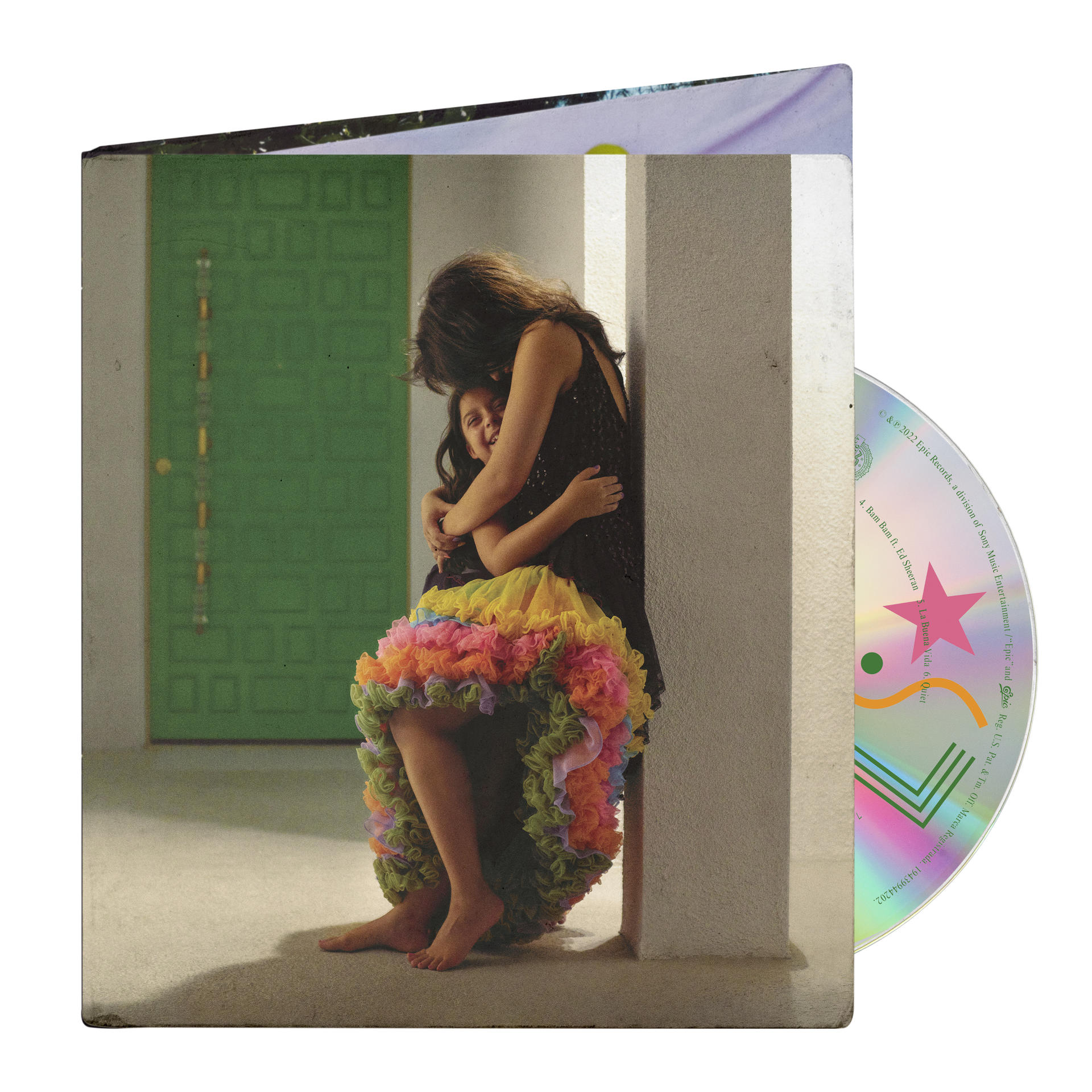 Ein CD-Cover mit einer Mutter und einem Kind, die sich umarmen, einer grünen Tür und einer CD.