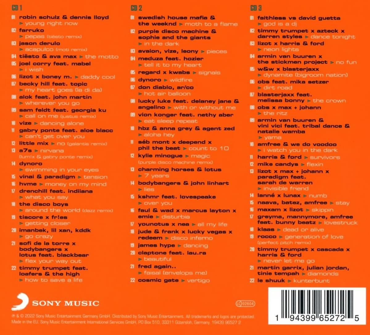 CD-Hülle mit Titellisten. Mehrere Spalten und Künstlernamen werden angezeigt.