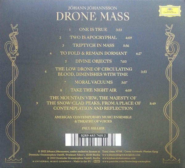 Rückseite einer CD-Hülle mit Text und Titeln, dunkler Hintergrund und goldene Akzente.