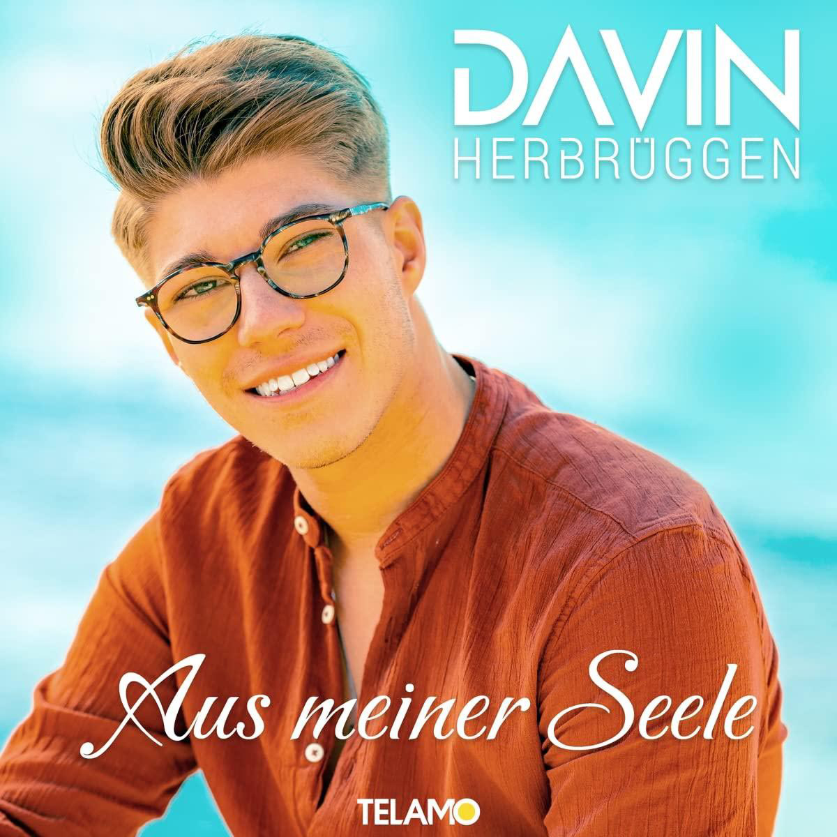 Albumcover mit lächelndem Davin Herbrüggen mit Brille. Text: 'Aus meiner Seele' und 'Telamo'.