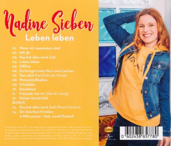 Albumcover mit lächelnder Frau. Der Albumtitel lautet "Leben leben".