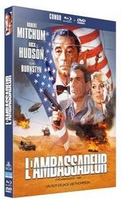 Filmcover met acteurs en de Amerikaanse vlag.
