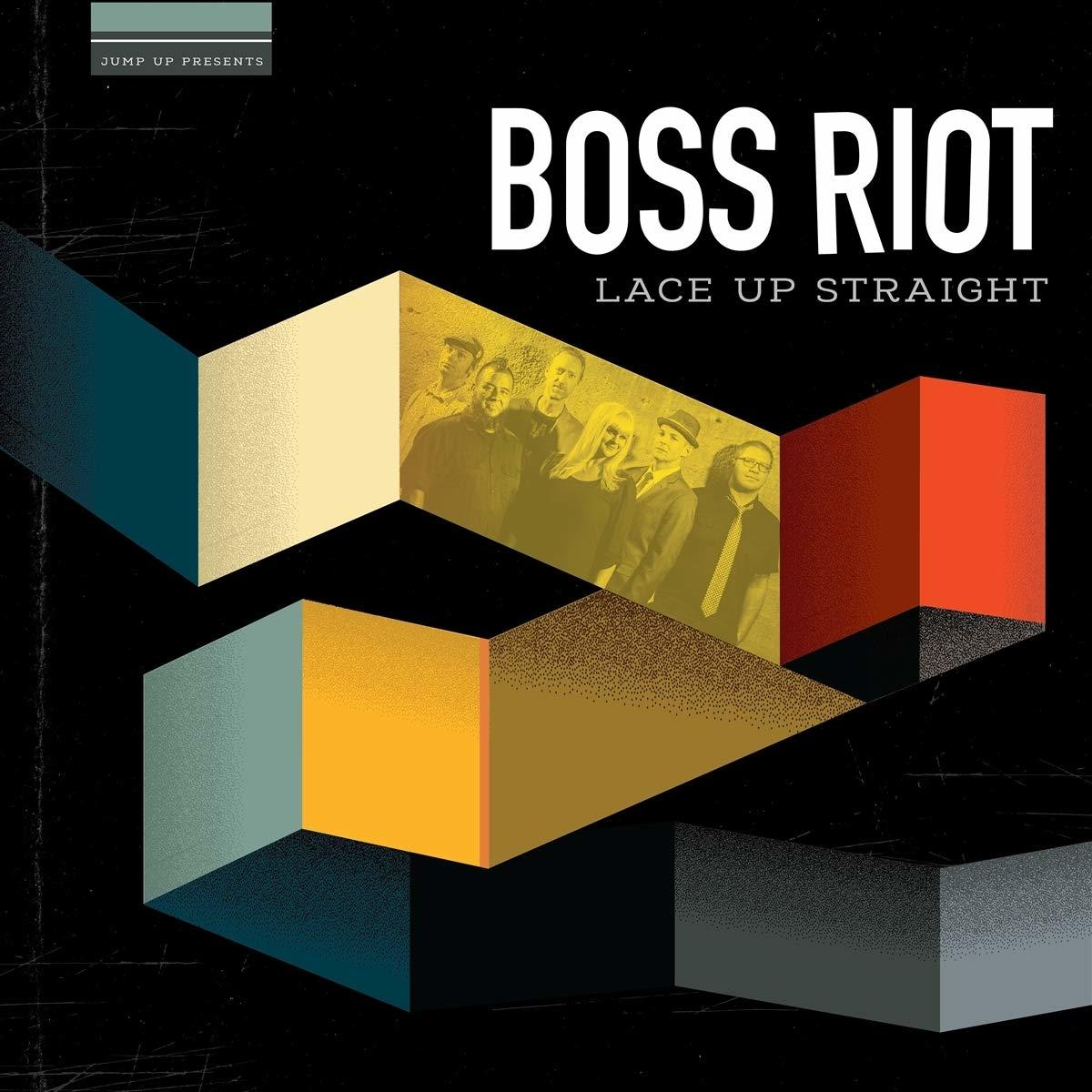 Albumcover: 'Boss Riot' mit einer Gruppe von Leuten und geometrischen Formen im Hintergrund.