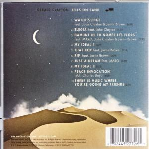 CD-Rückseite mit Songtiteln, einem Halbmond und einer Wüstenlandschaft.