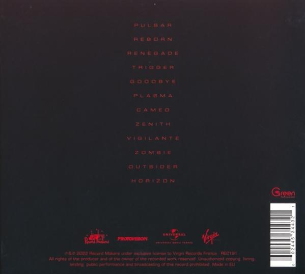 Ein CD-Cover mit rotem Hintergrund und Songtiteln, die in Weiß aufgeführt sind.