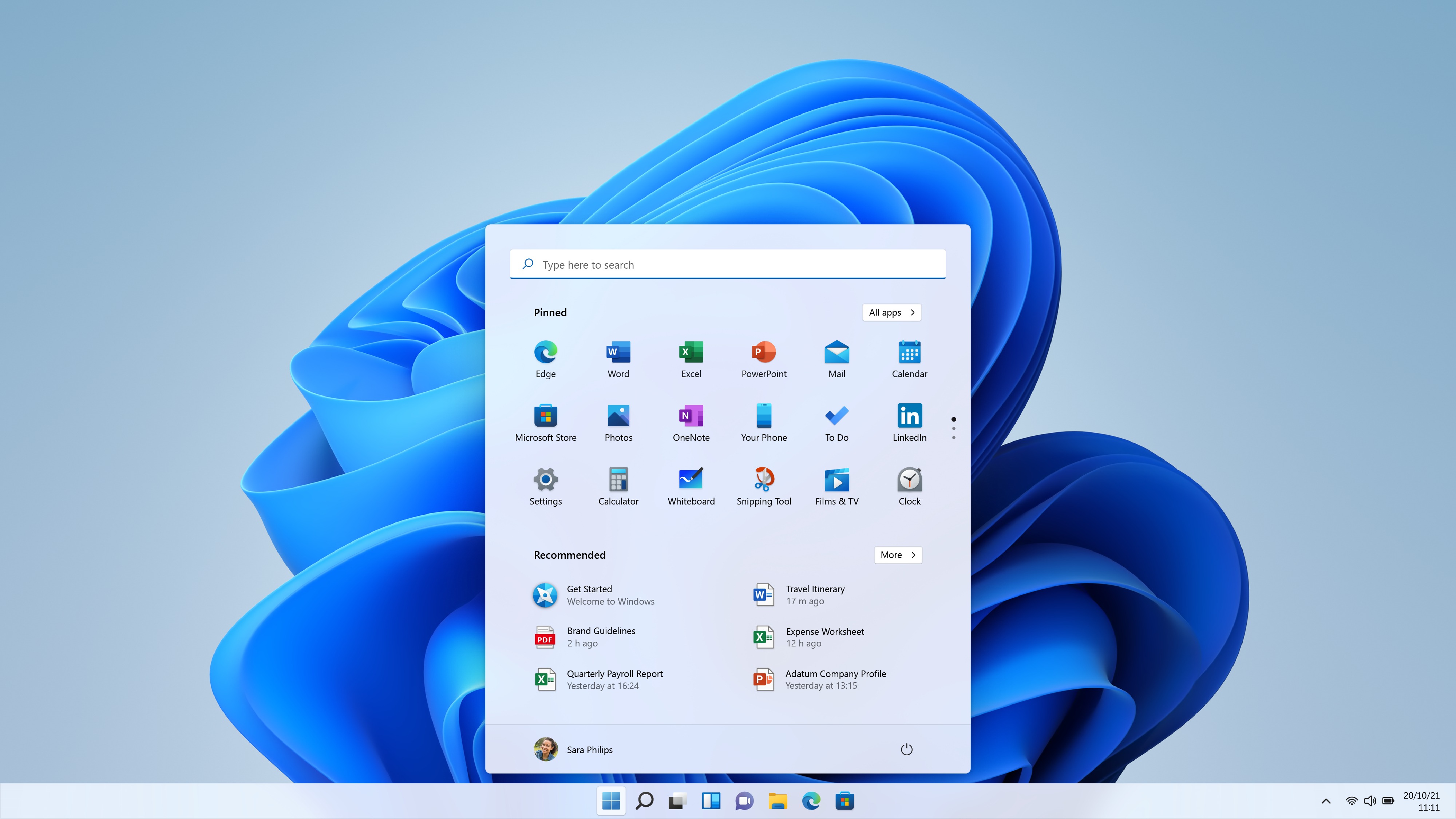 Windows 11 Desktop-Oberfläche mit zentralem Startmenü mit App-Symbolen und empfohlenen Anwendungen.