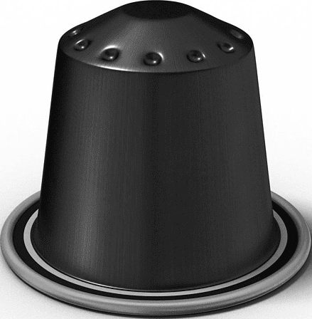 Capsula di caffè nera. Ha una forma cilindrica con un bordo argentato. La parte superiore presenta piccoli fori.
