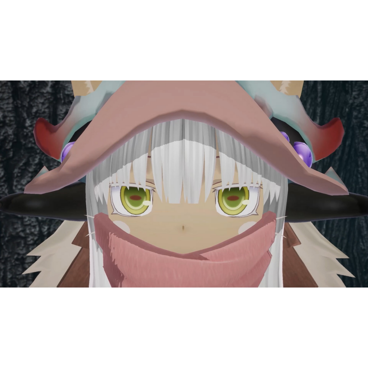 Primer plano de la cara de un personaje de anime, con bufanda y sombrero rosas, ojos verdes.