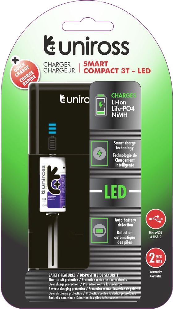 Fekete töltő akkumulátorral és töltésjelzővel. A háttér fehér.