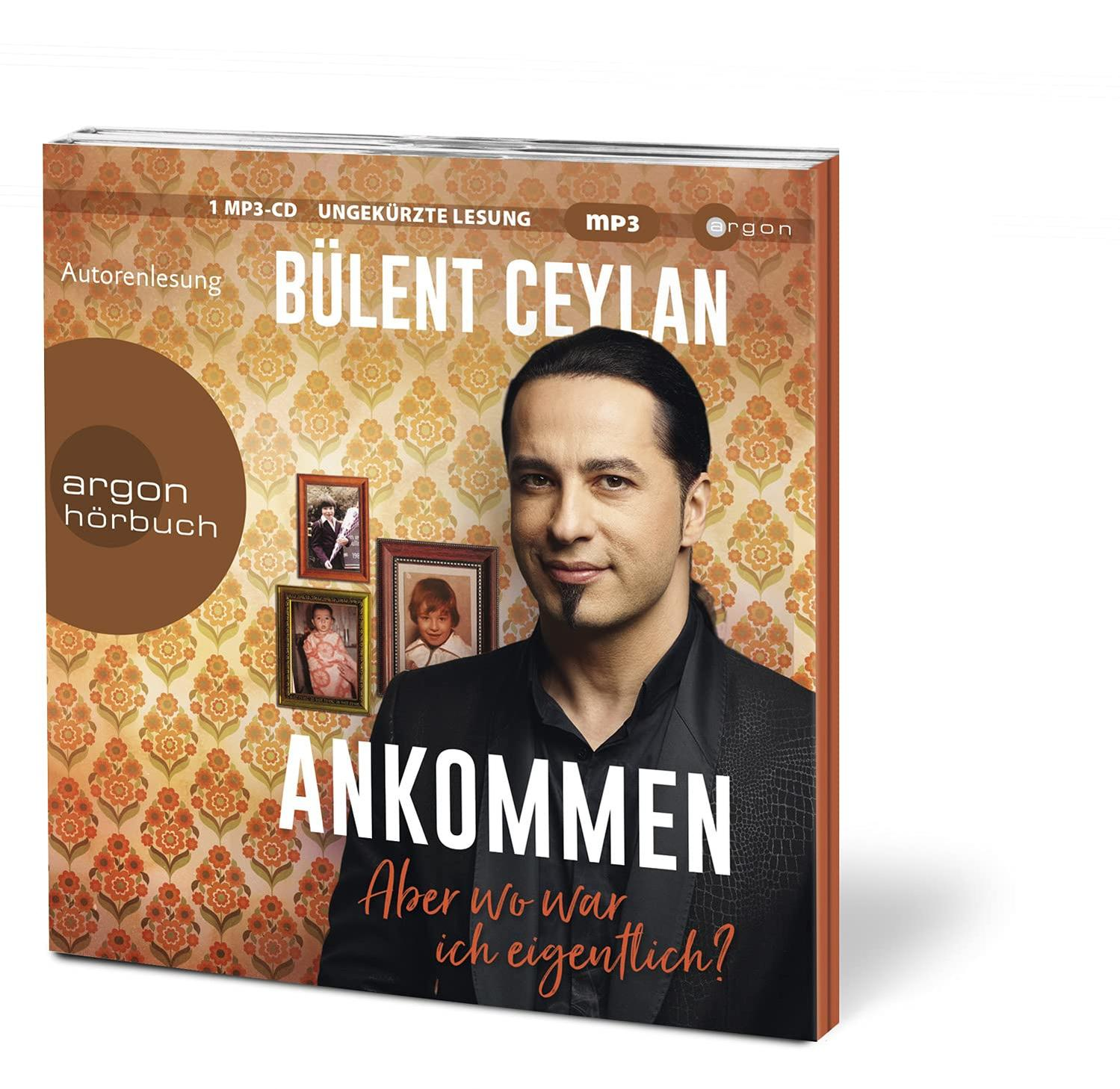 Das Cover eines deutschen Hörbuchs von Bülent Ceylan, mit einem Porträt und mehreren gerahmten Fotos.