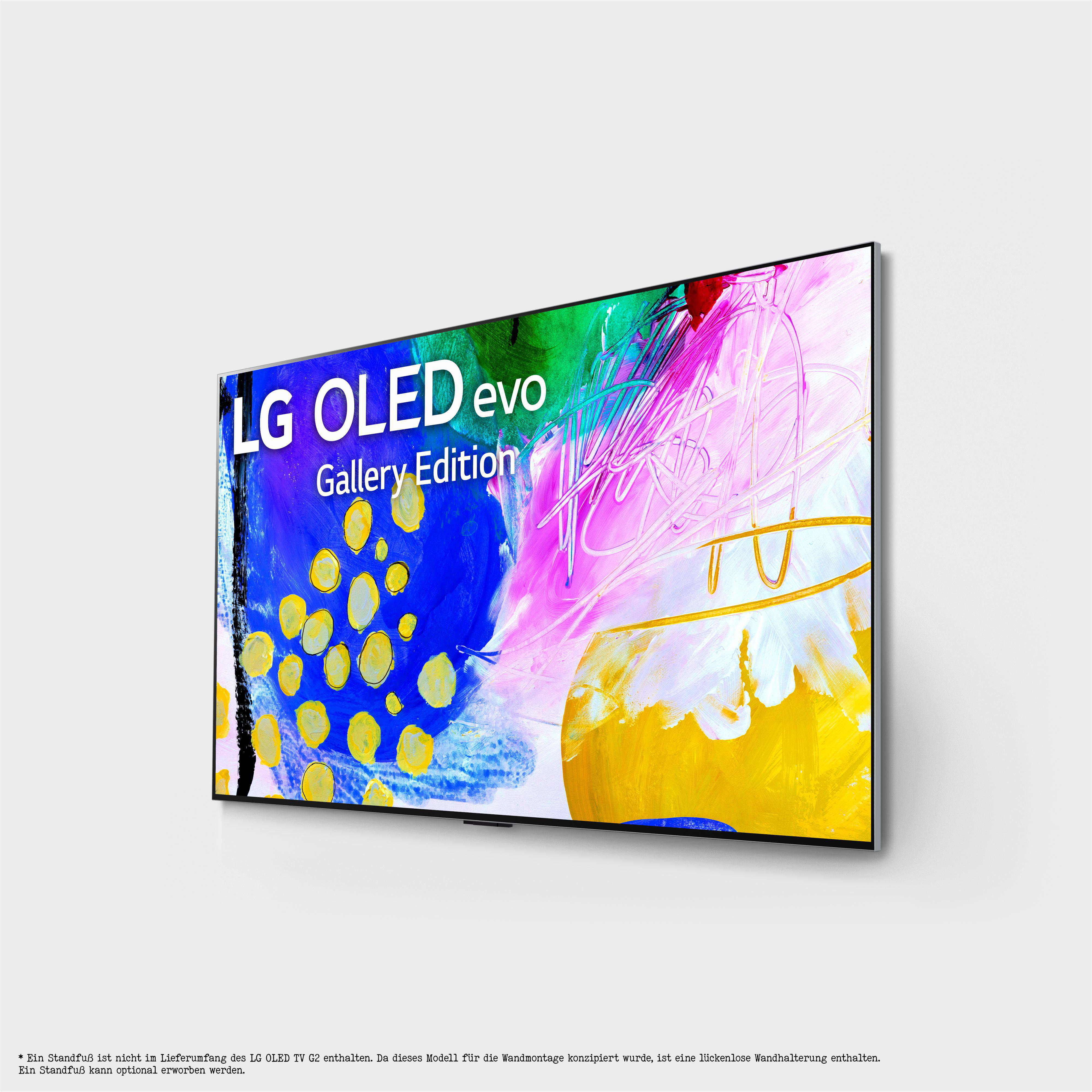 LG OLED evo Gallery Edition TV, an der Wand montiert, abstrakte Kunst.