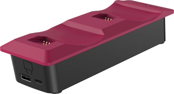 Bordó és fekete töltőállomás elektronikához, USB és USB-C portokkal.
