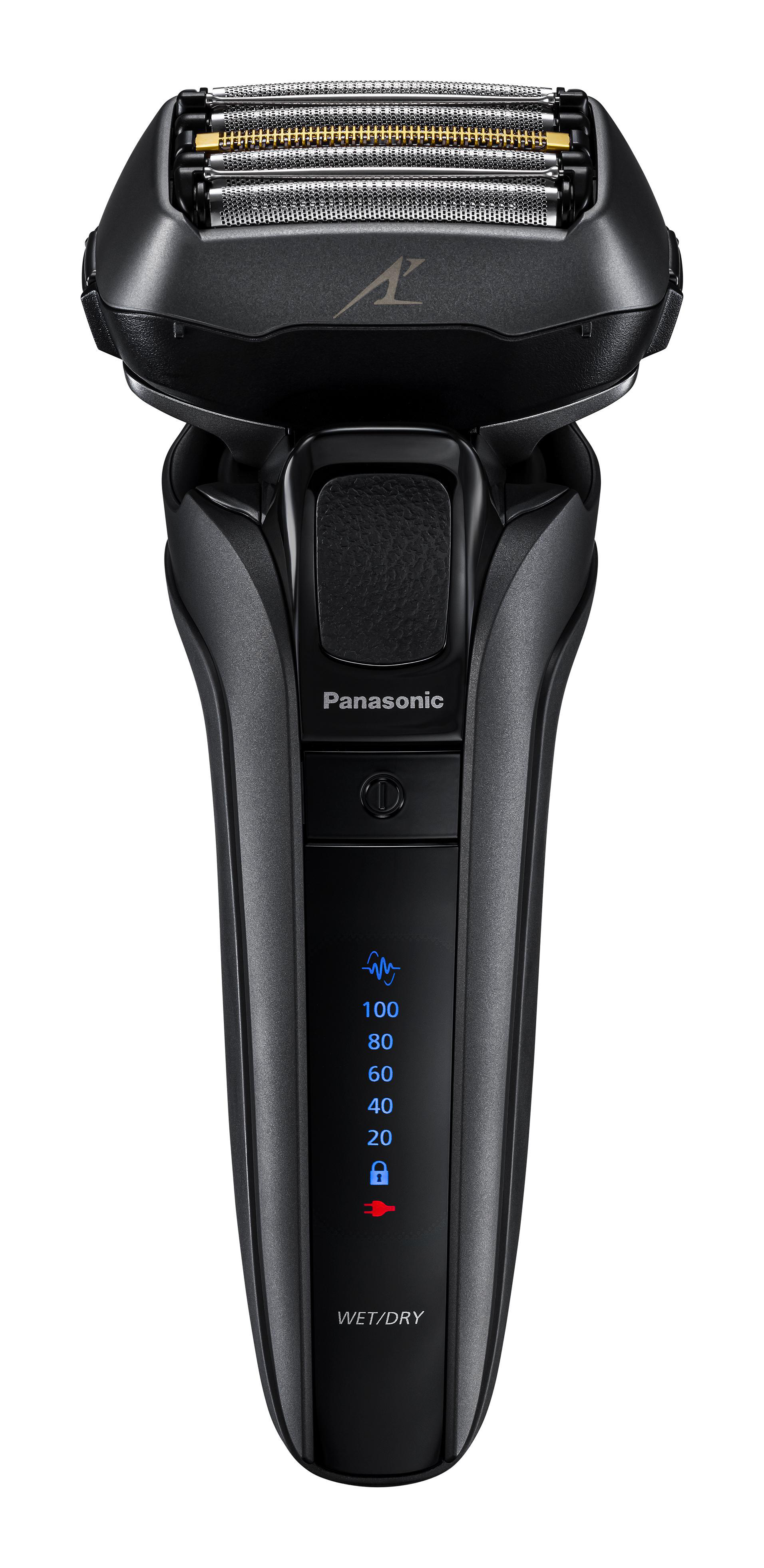 Ein schwarzer Panasonic Nass-/Trockenrasierer. Er zeigt die Akkulaufzeit an und hat ein WET/DRY-Etikett.