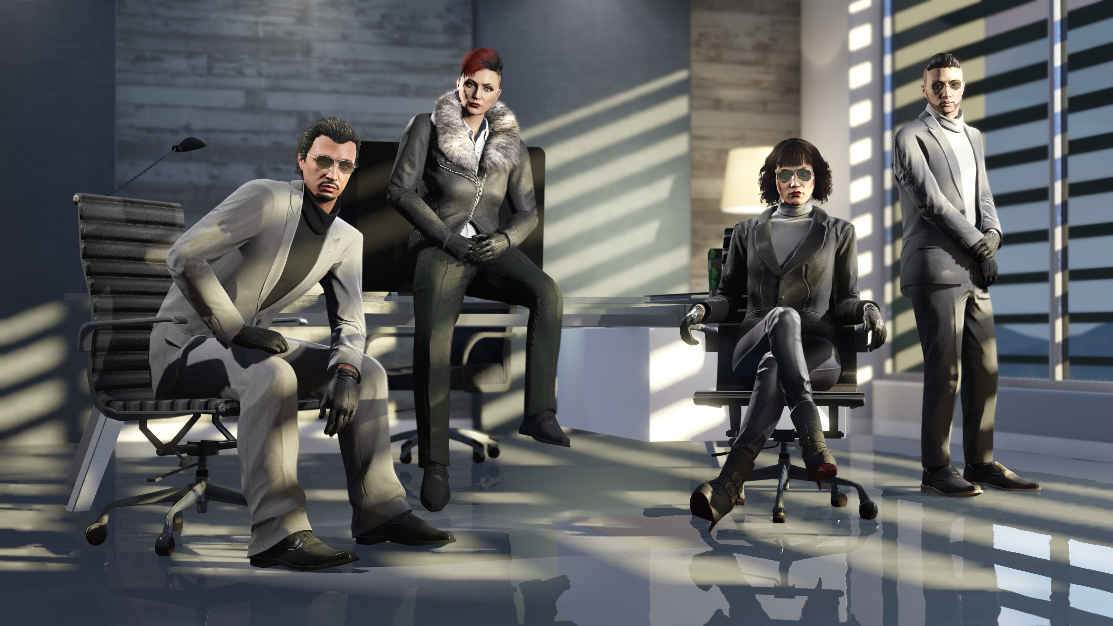 Un groupe de quatre personnes dans un cadre de bureau, avec une palette de couleurs grises et un bon éclairage.