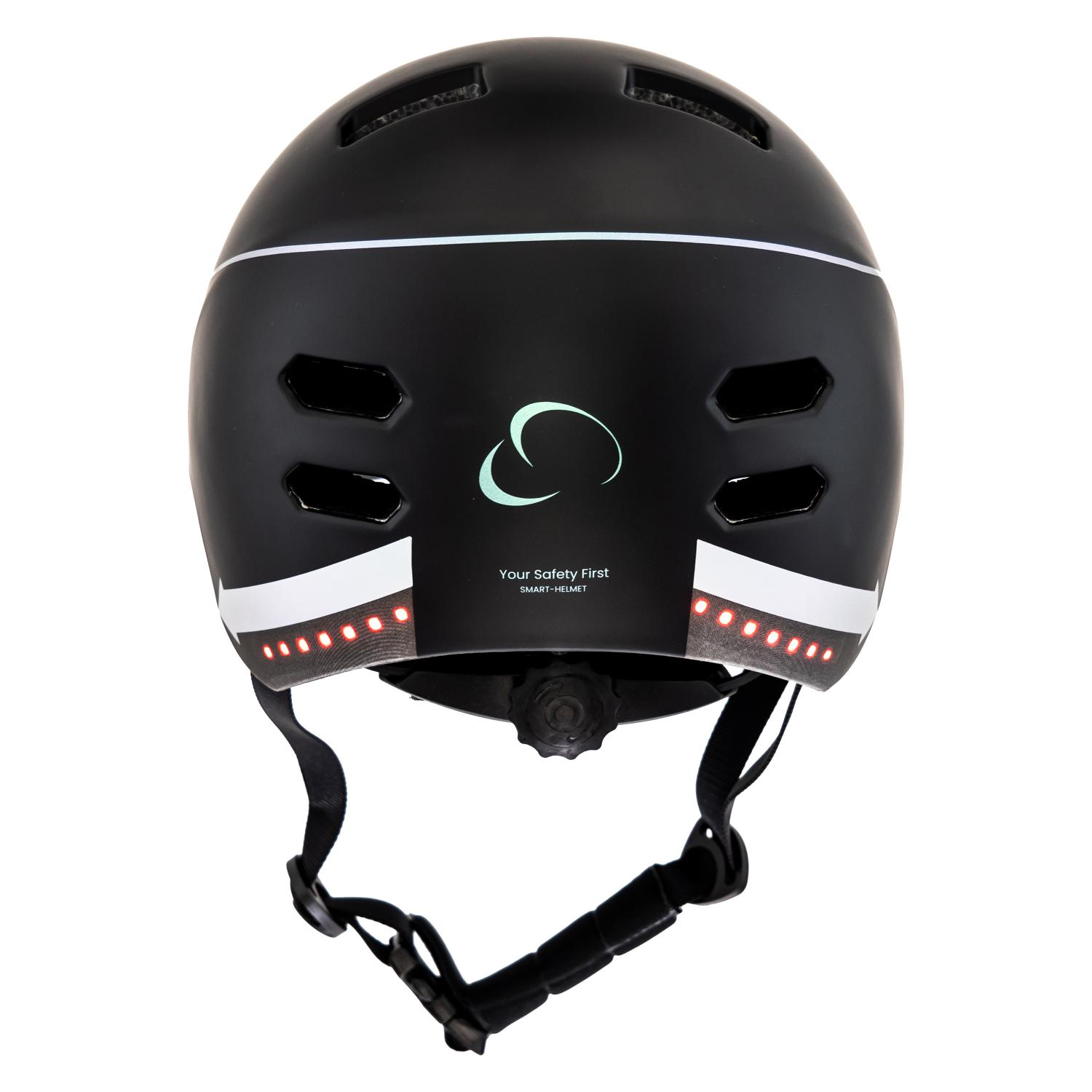 Casco de bicicleta negro con luces y bandas reflectantes.