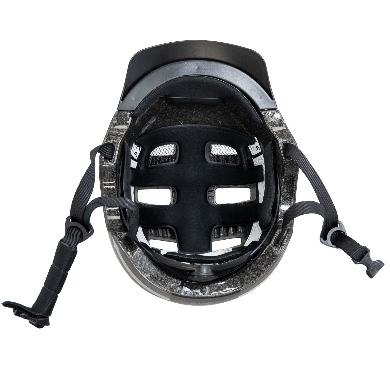 Un casco de bicicleta negro y gris, visto desde el interior, con correas y una visera.