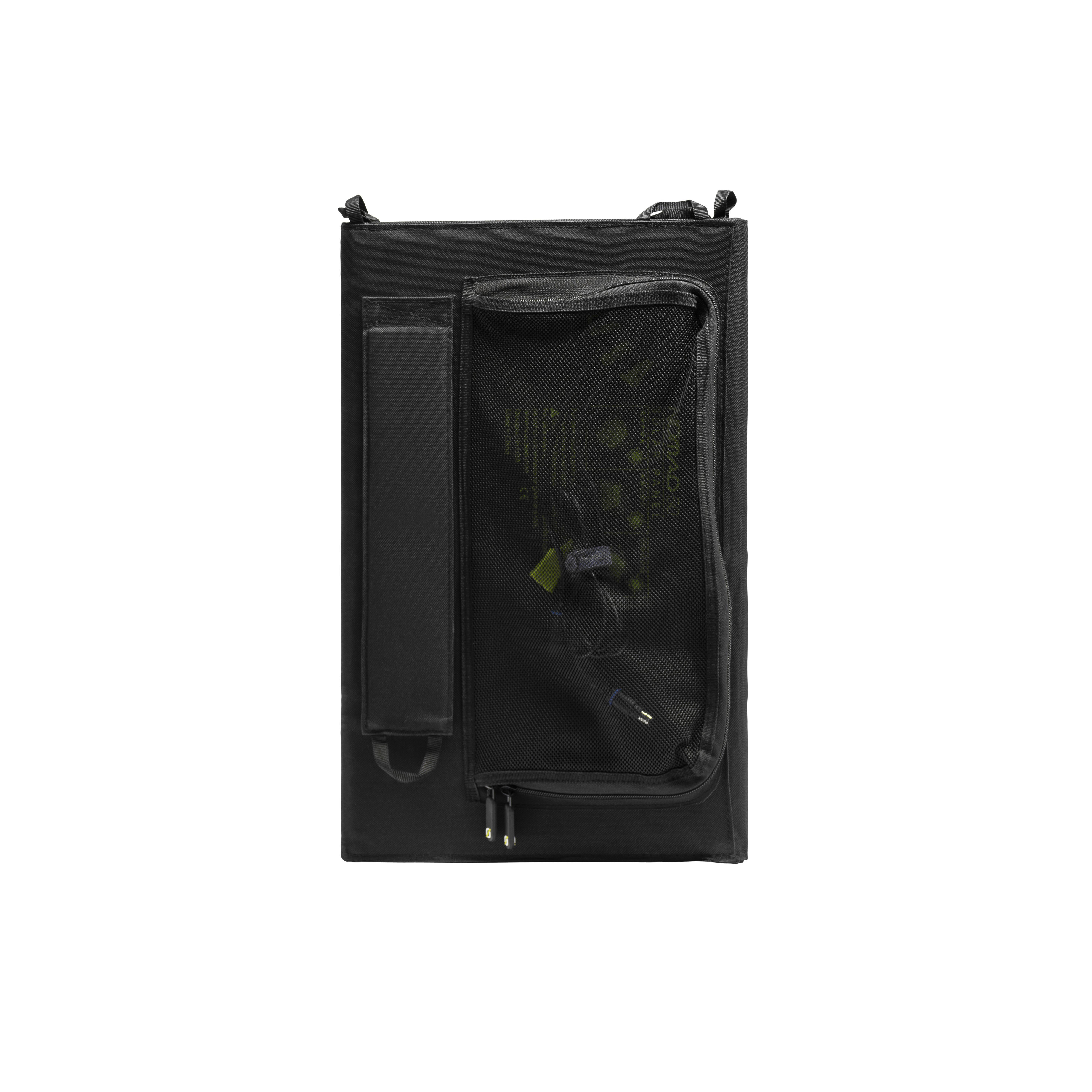 Schwarze, rechteckige, gefaltete Tasche mit einer Netztasche und einer kleinen Tasche, beide mit Reißverschluss.