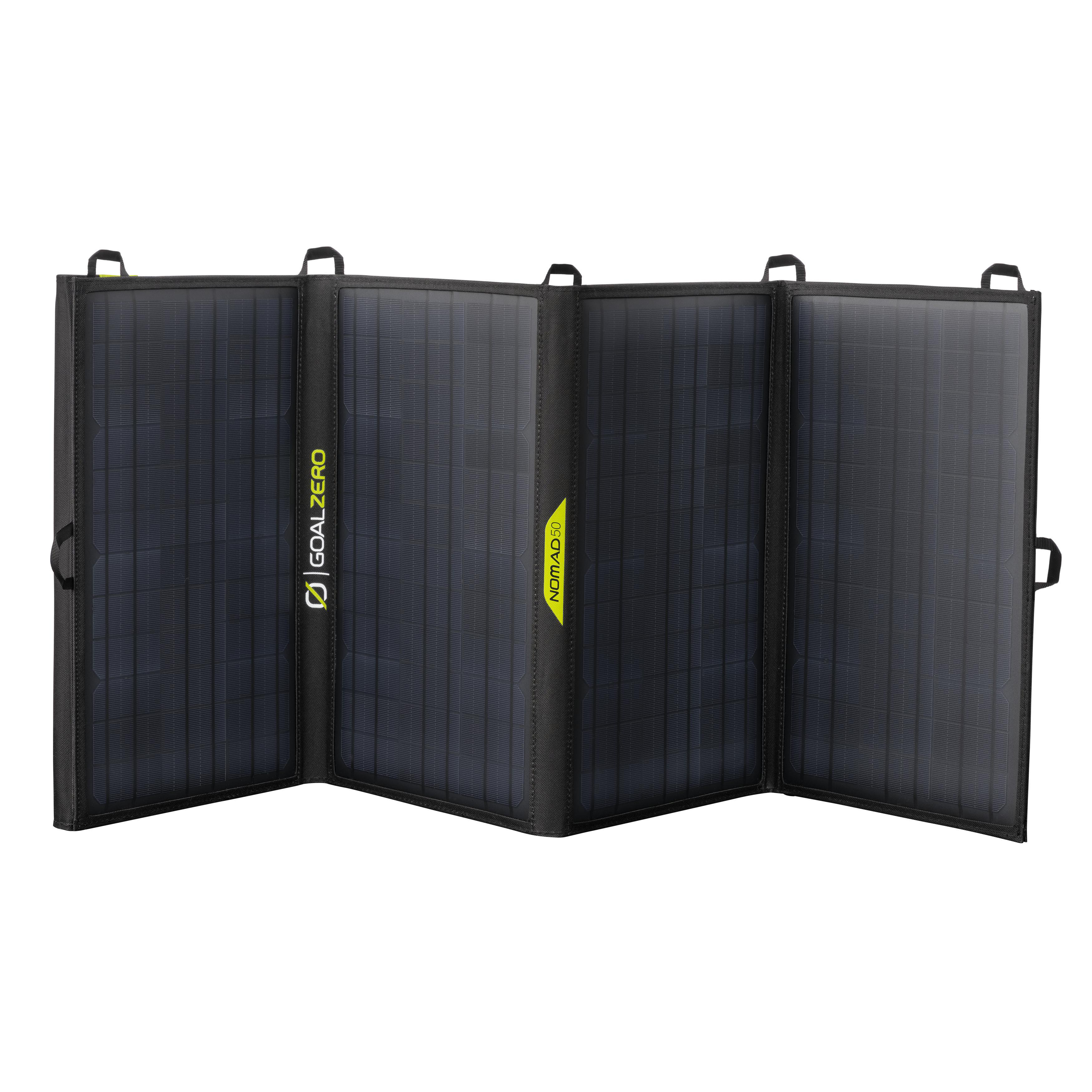 Ein faltbares Solarpanel in Schwarz mit gelbem Logo, offen und ausgestellt.