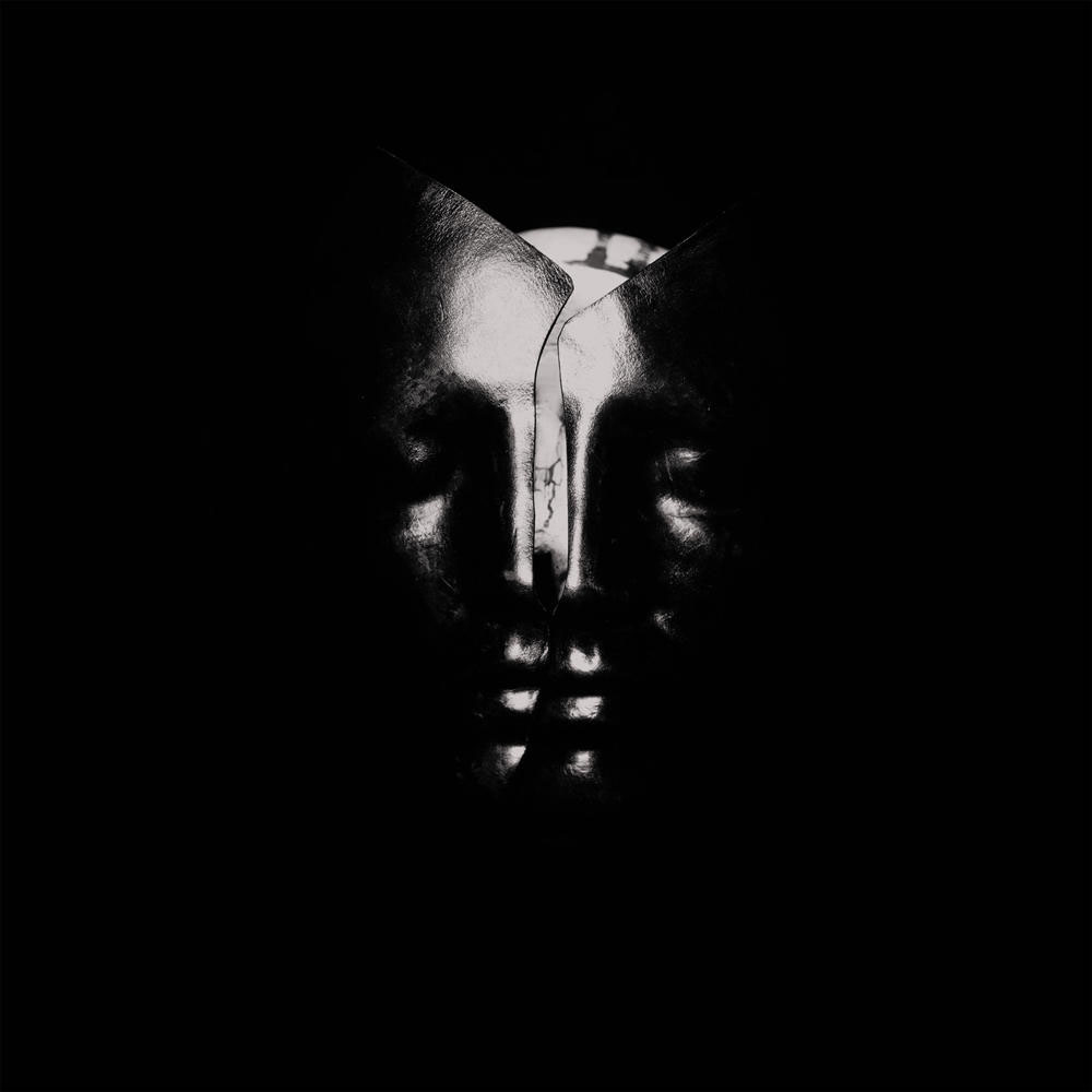 Monochromes Gesicht, hoher Kontrast, dunkler Hintergrund. Highlights im Gesicht. Abstrakte Kunst.
