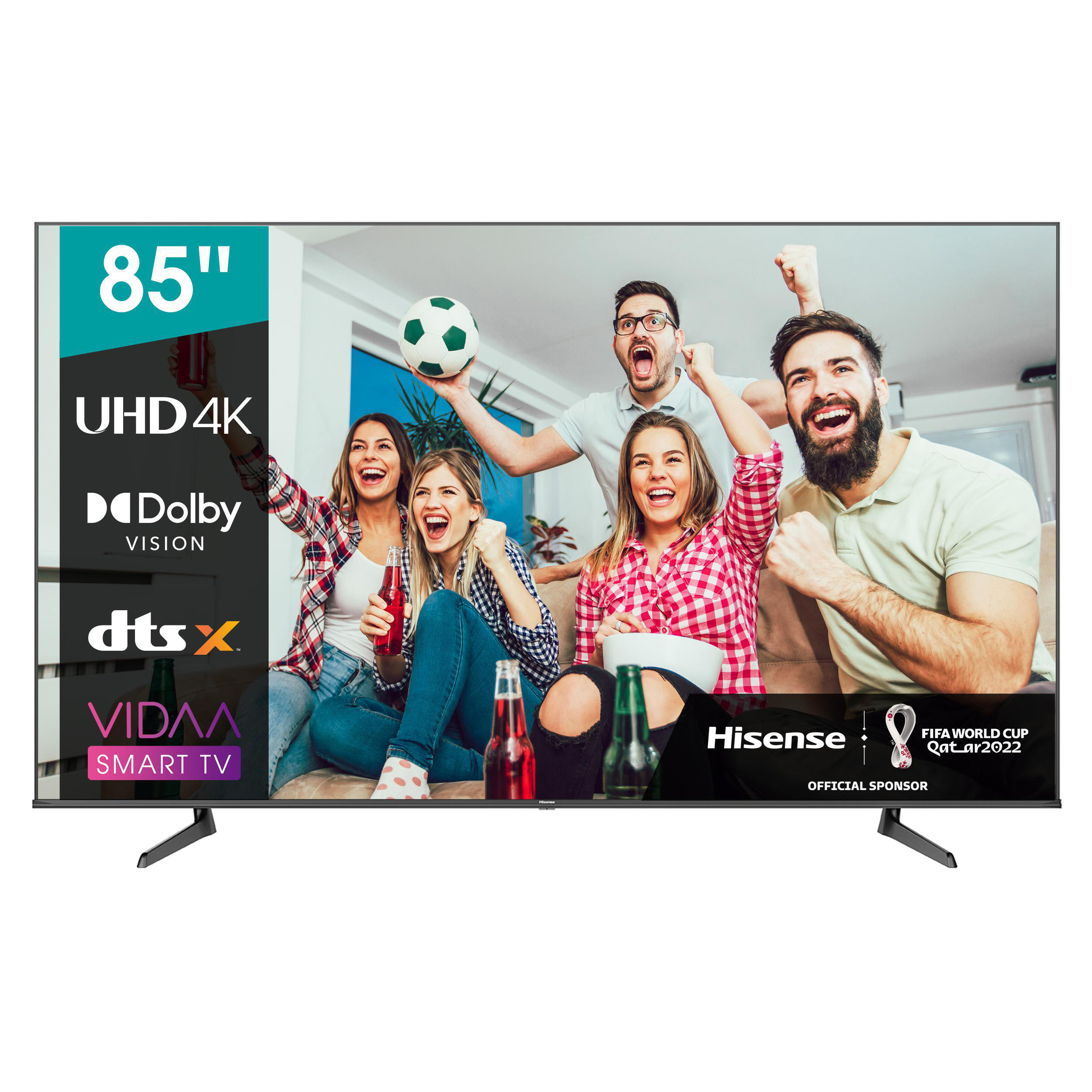 Ein 85-Zoll-Hisense-Fernseher mit Leuten, die ein Fußballspiel sehen.