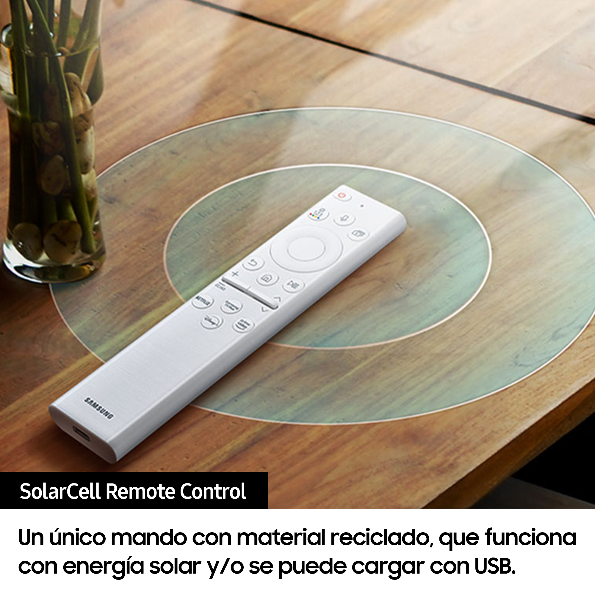Mando a distancia blanco sobre una mesa de madera. Texto abajo: SolarCell Remote Control.