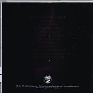 CD-Rückseite mit Titelliste auf dunklem Hintergrund.