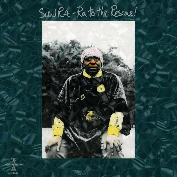 Pochette d'album : Sun Ra. Un homme en robe jaune et noire. Fond bleu et vert.