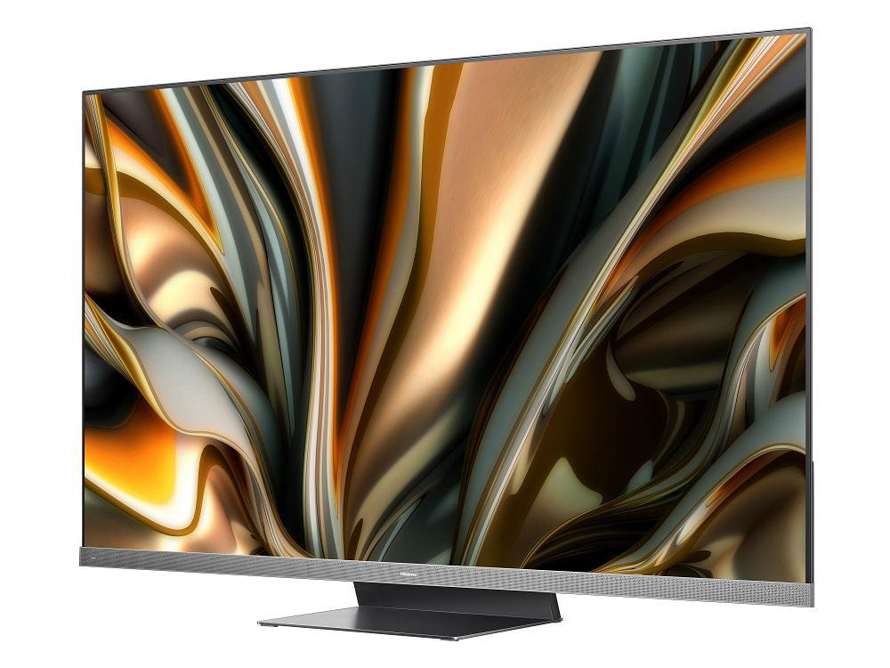 Ein großer Fernseher mit gebogenem Bildschirm und abstraktem goldenen und weißen Design auf dem Bildschirm.