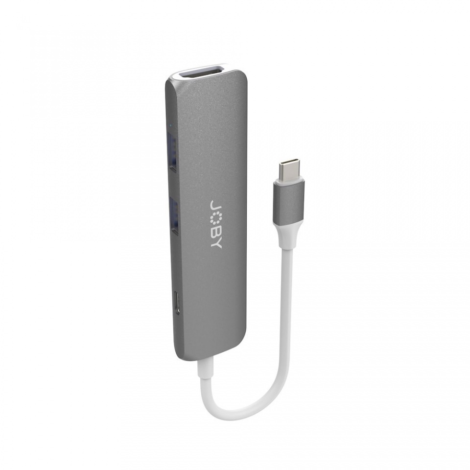 Zilveren JOBY USB-C-hub met meerdere poorten en een witte kabel die verbinding maakt met een USB-C-connector.