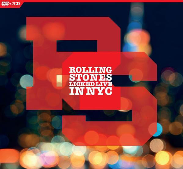 Rolling Stones 'Licked Live in NYC' Albumcover. Großes rotes 'RS' über verschwommenen Stadtlichtern.