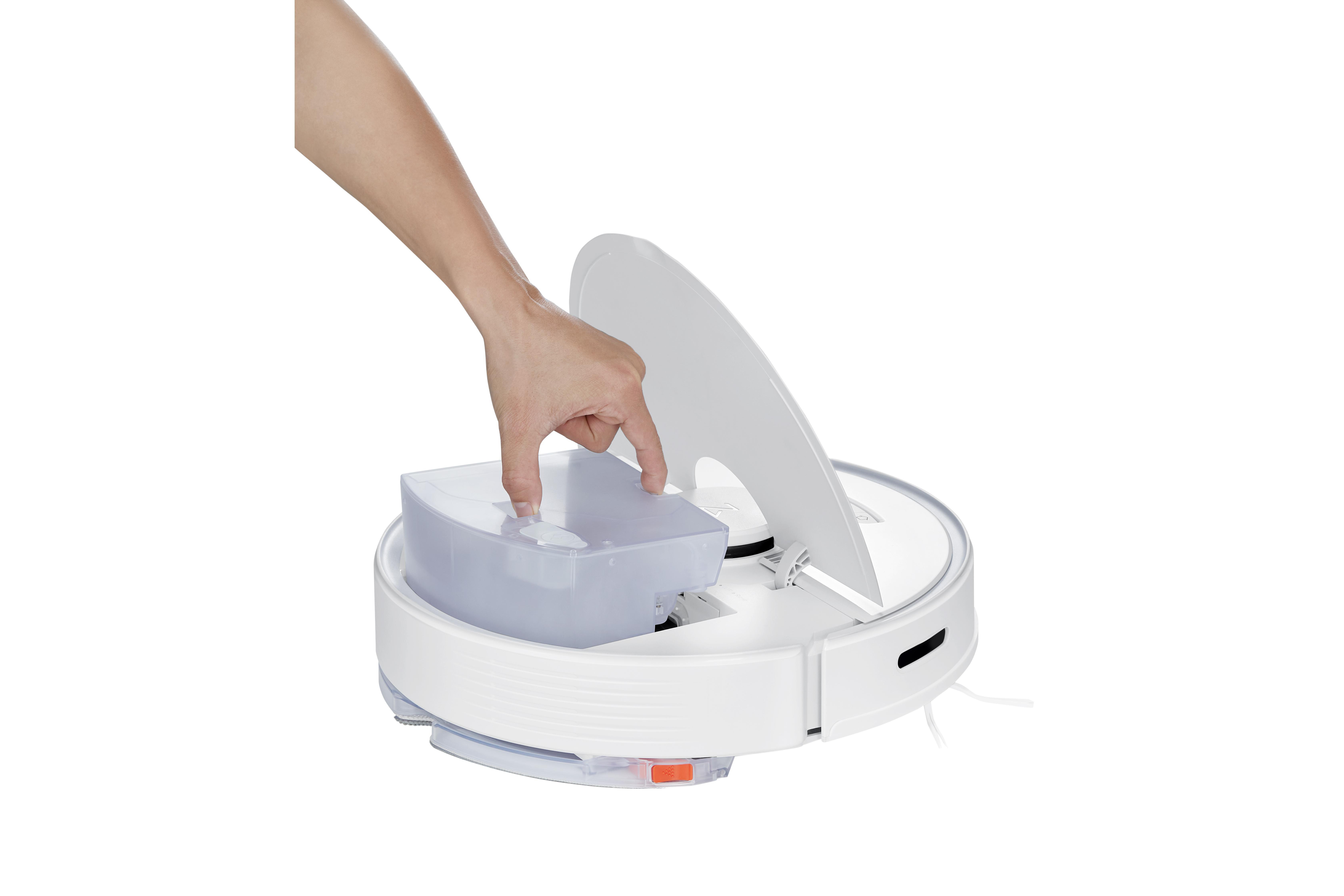 Weißer Roboter-Staubsauger mit einer Hand, die einen Wassertank einsetzt.