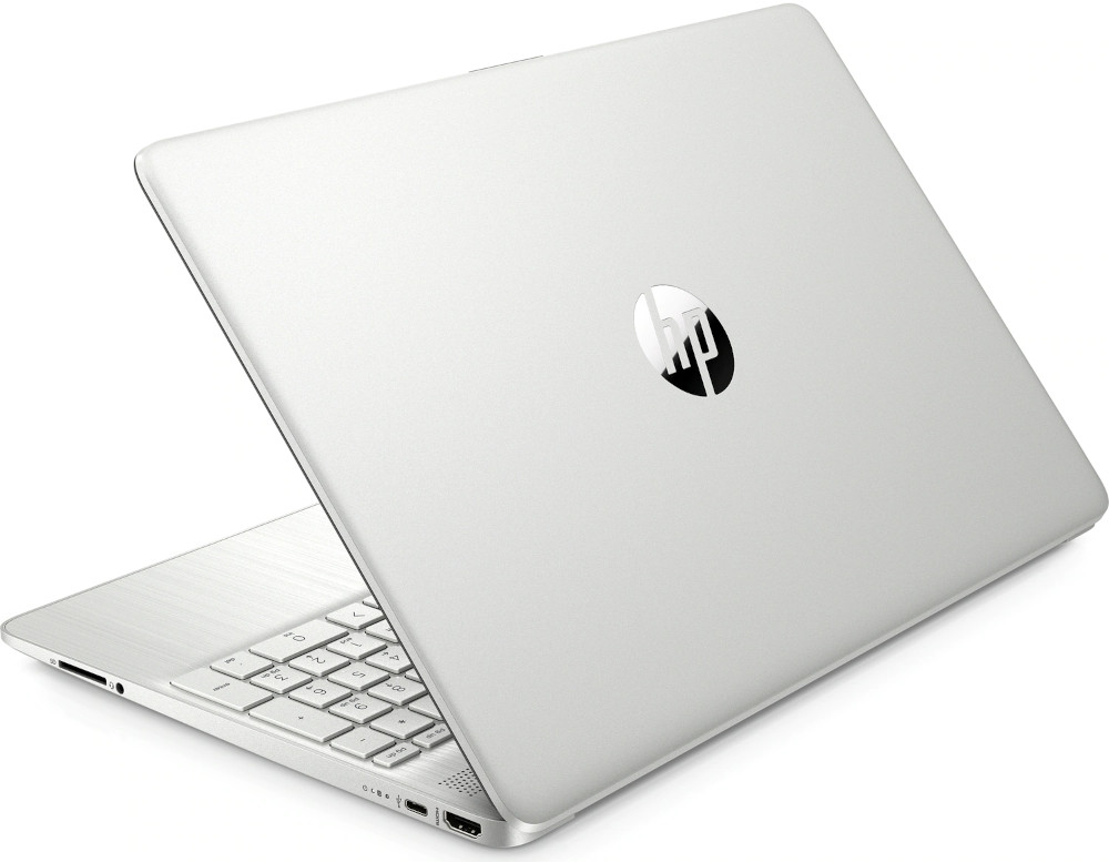 Un ordinateur portable HP argenté est ouvert, montrant le clavier et l'arrière avec le logo HP. Le fond est blanc.