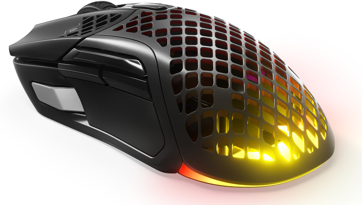 Zwarte gamingmuis met een open honingraatontwerp en RGB-verlichting die de binnenkant verlicht.