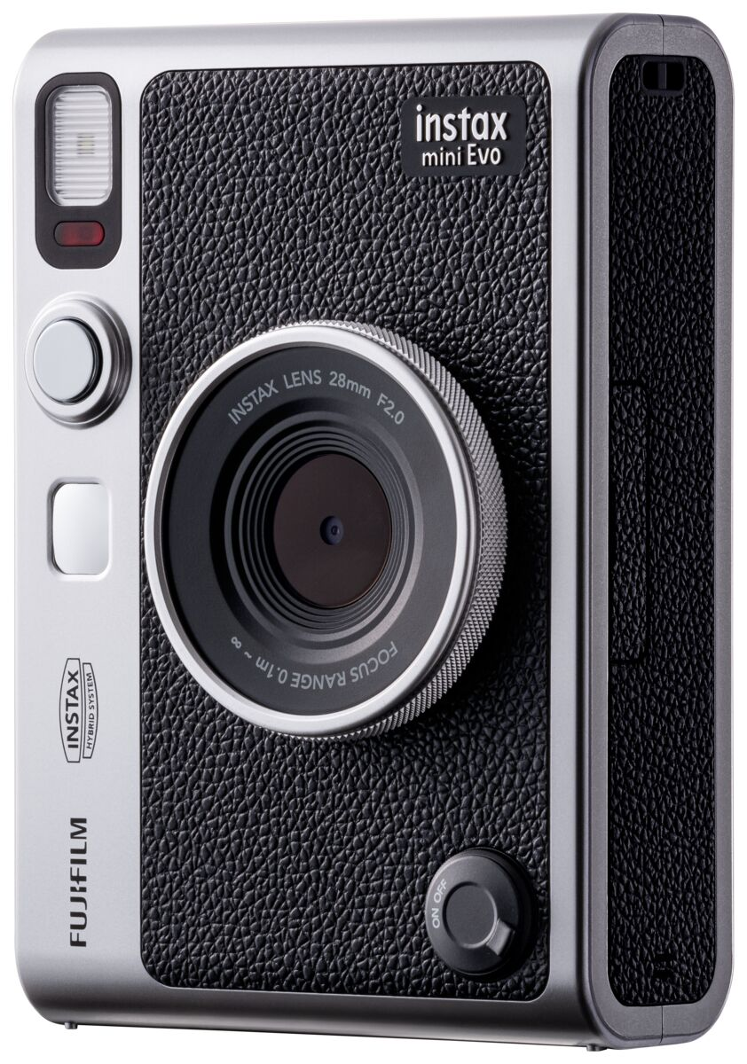 Büyük bir lens ve düğmelerle gümüş ve siyah bir instax kamera.