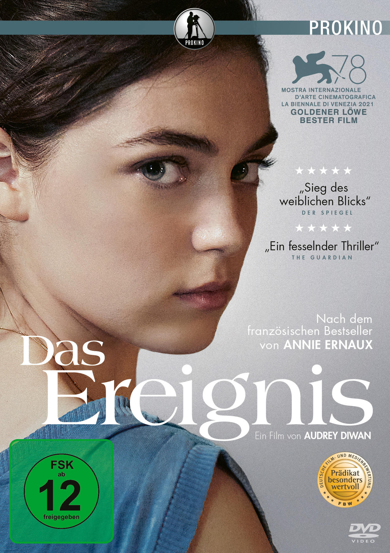 Filmcover, eine Frau schaut in die Kamera, Filmtitel in großen Buchstaben.