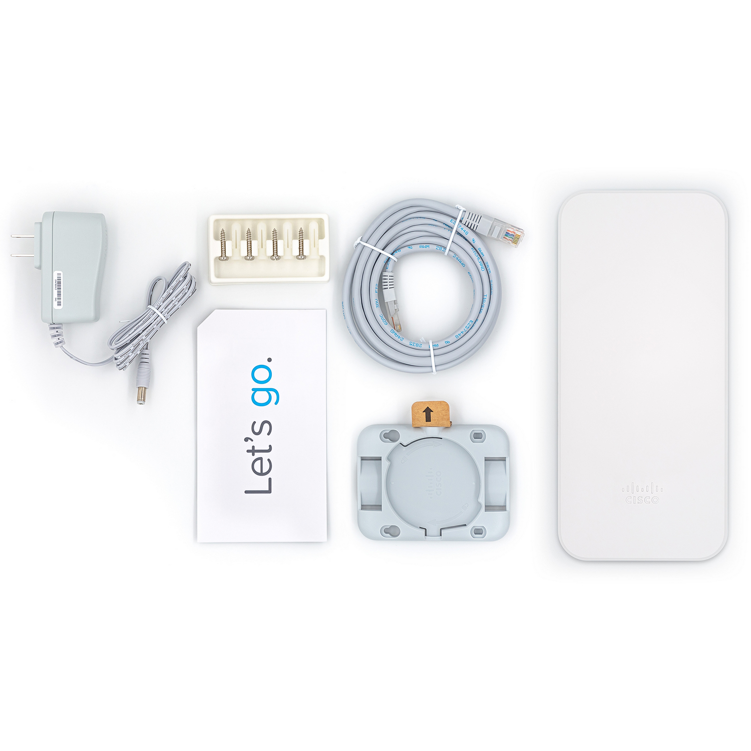 Un enrutador blanco y accesorios. Incluye cable, fuente de alimentación, tornillos y una tarjeta. Fondo blanco.