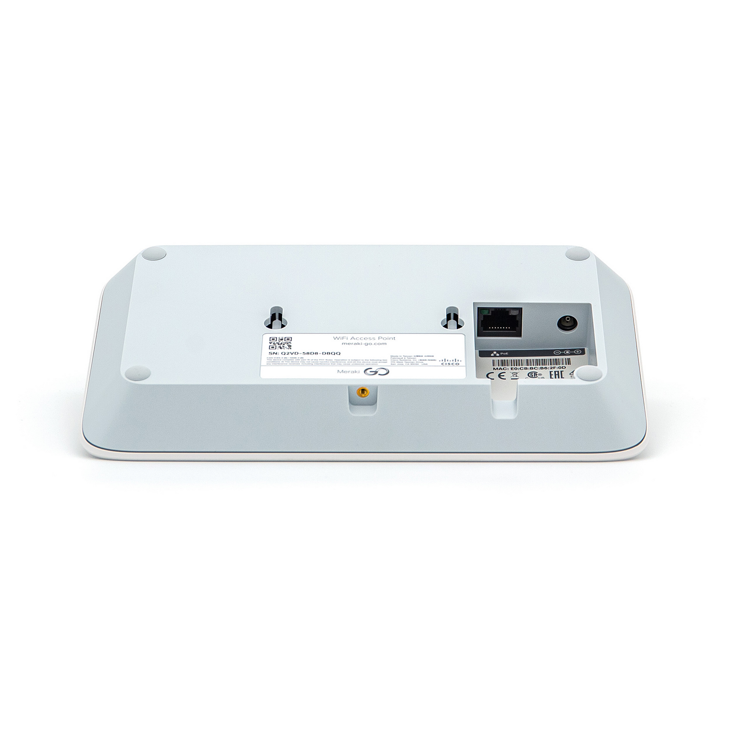 Punto de acceso WiFi blanco, mostrando la parte inferior con etiquetas y puertos.