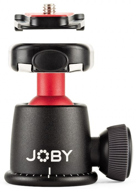 Een zwarte Joby statiefkop met een rode kogelgewricht en een aparte snelkoppelingsplaat.