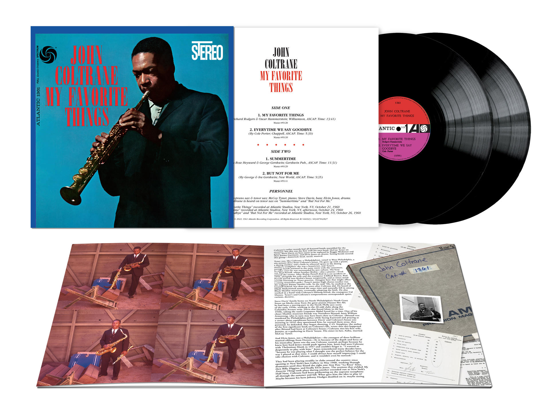 Geöffnetes John Coltrane Albumcover mit Vinylplatten. Zeigt Coltrane beim Saxophonspielen.