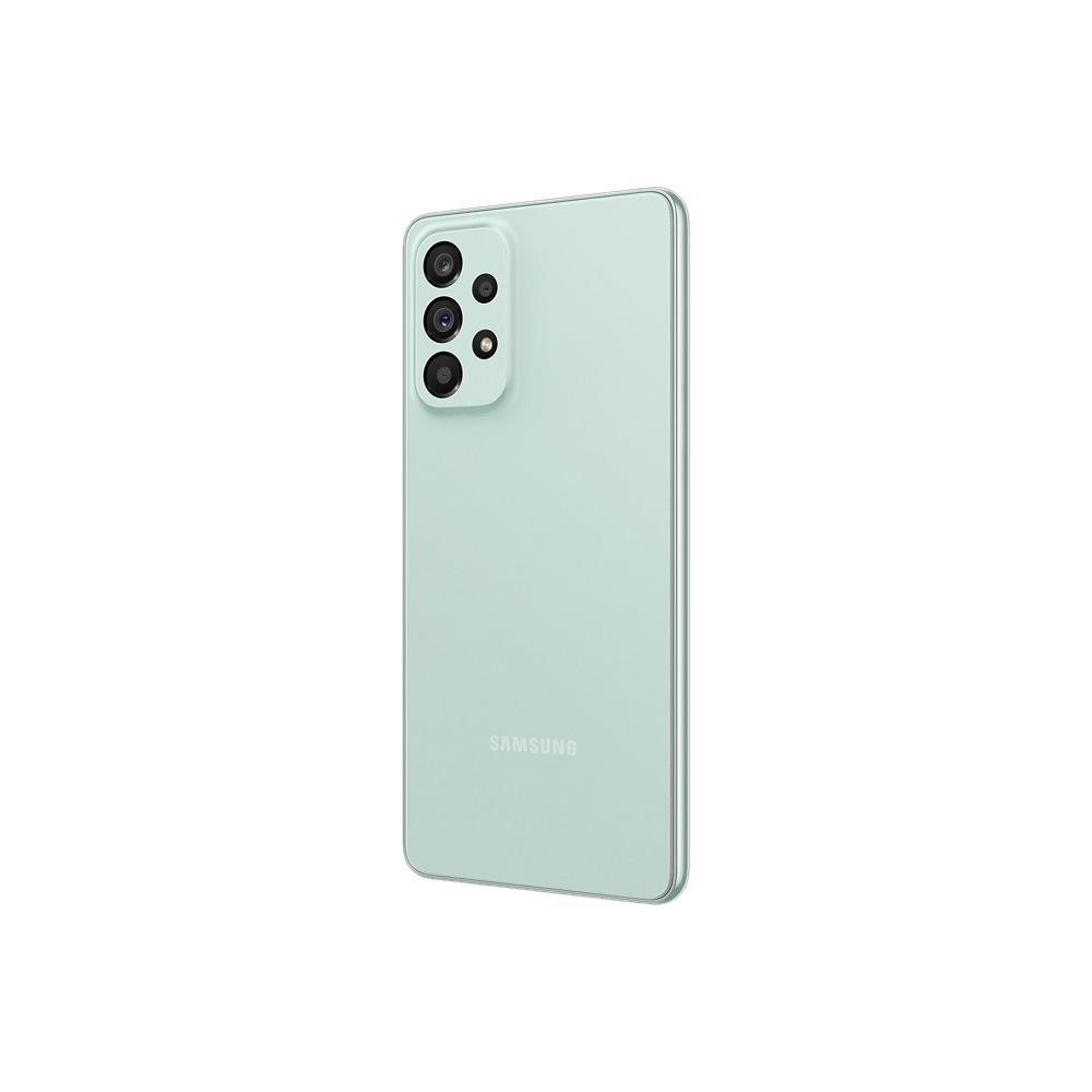 Nane yeşili telefon, üç arka kamera görülebilir.