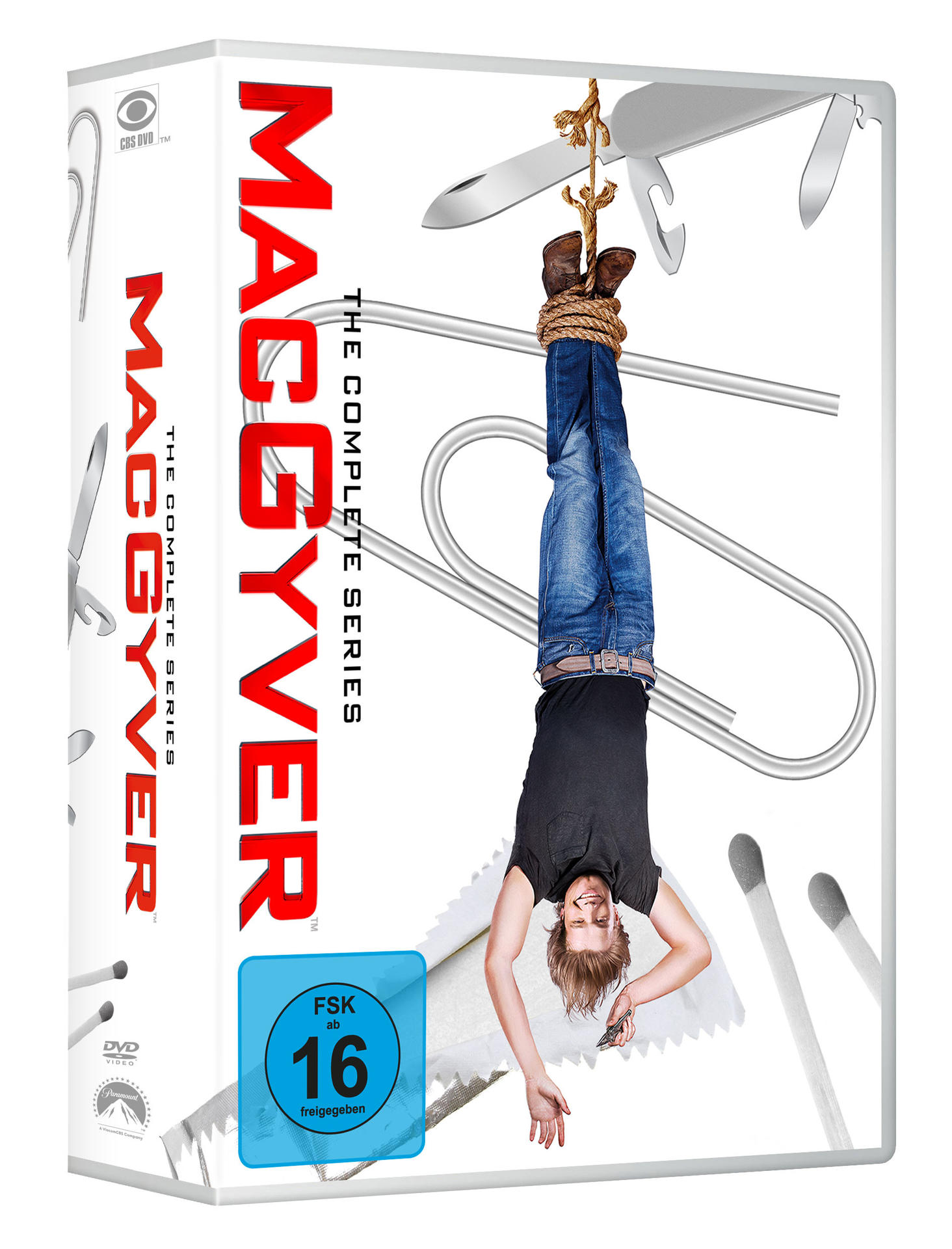 Die 'MacGyver'-DVD-Box-Set zeigt einen Mann kopfüber gefesselt. Werkzeuge und eine Büroklammer sind drumherum.