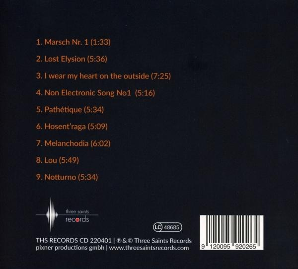 Rückseite einer CD mit Text. Trackliste, Logo und Barcode sind sichtbar.
