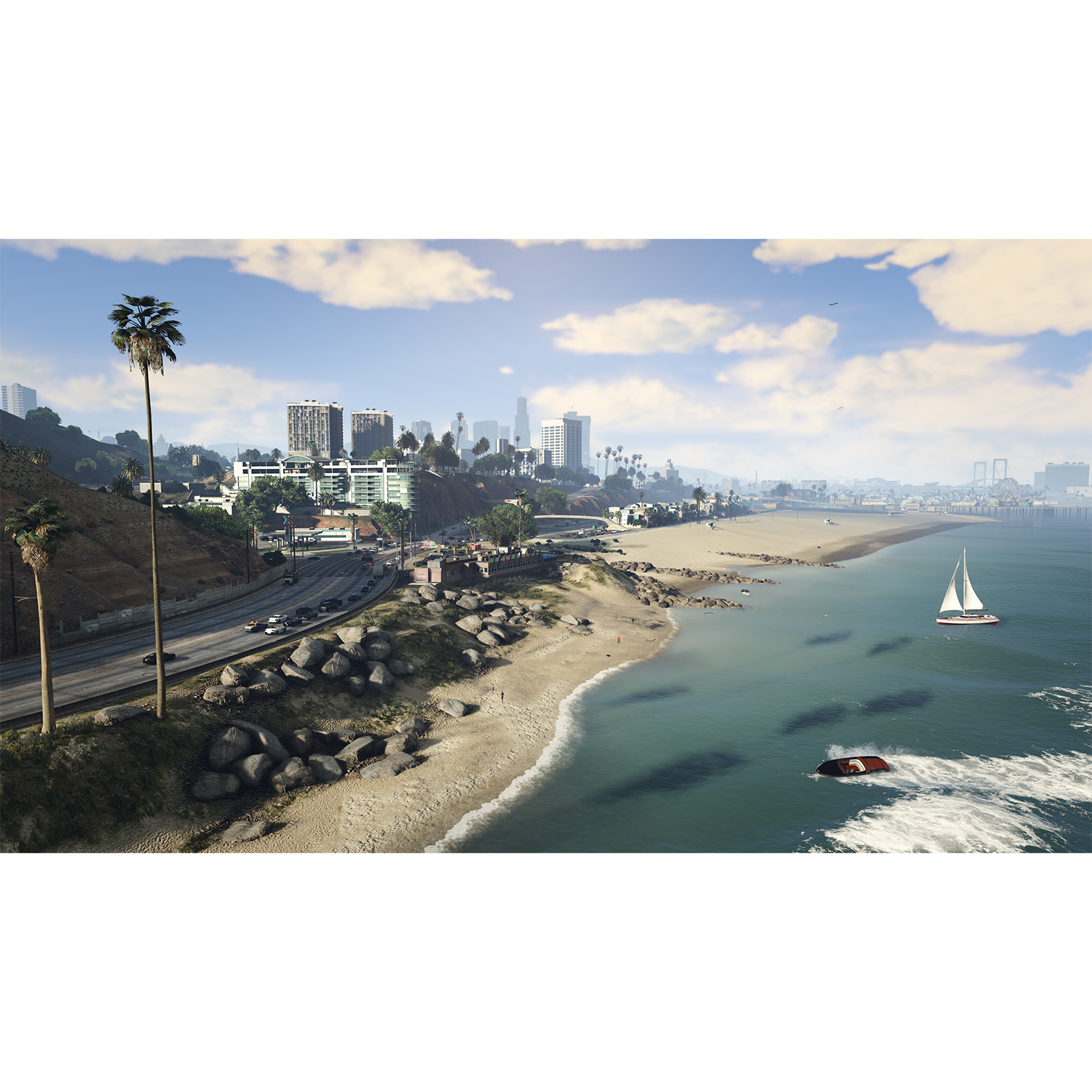 Scena sulla spiaggia da Grand Theft Auto V. Auto su un'autostrada, spiaggia e una barca nell'oceano. Skyline della città.