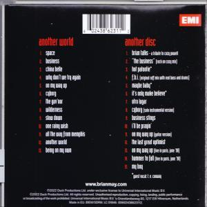 Rückseite einer CD-Hülle mit Titellisten und einem Barcode.
