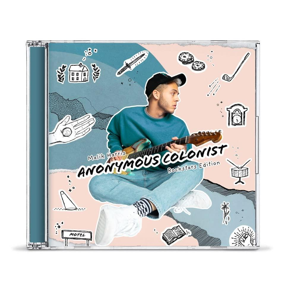 CD-Hülle mit einem Musiker, der Gitarre spielt, und Kritzeleien auf dem Cover.