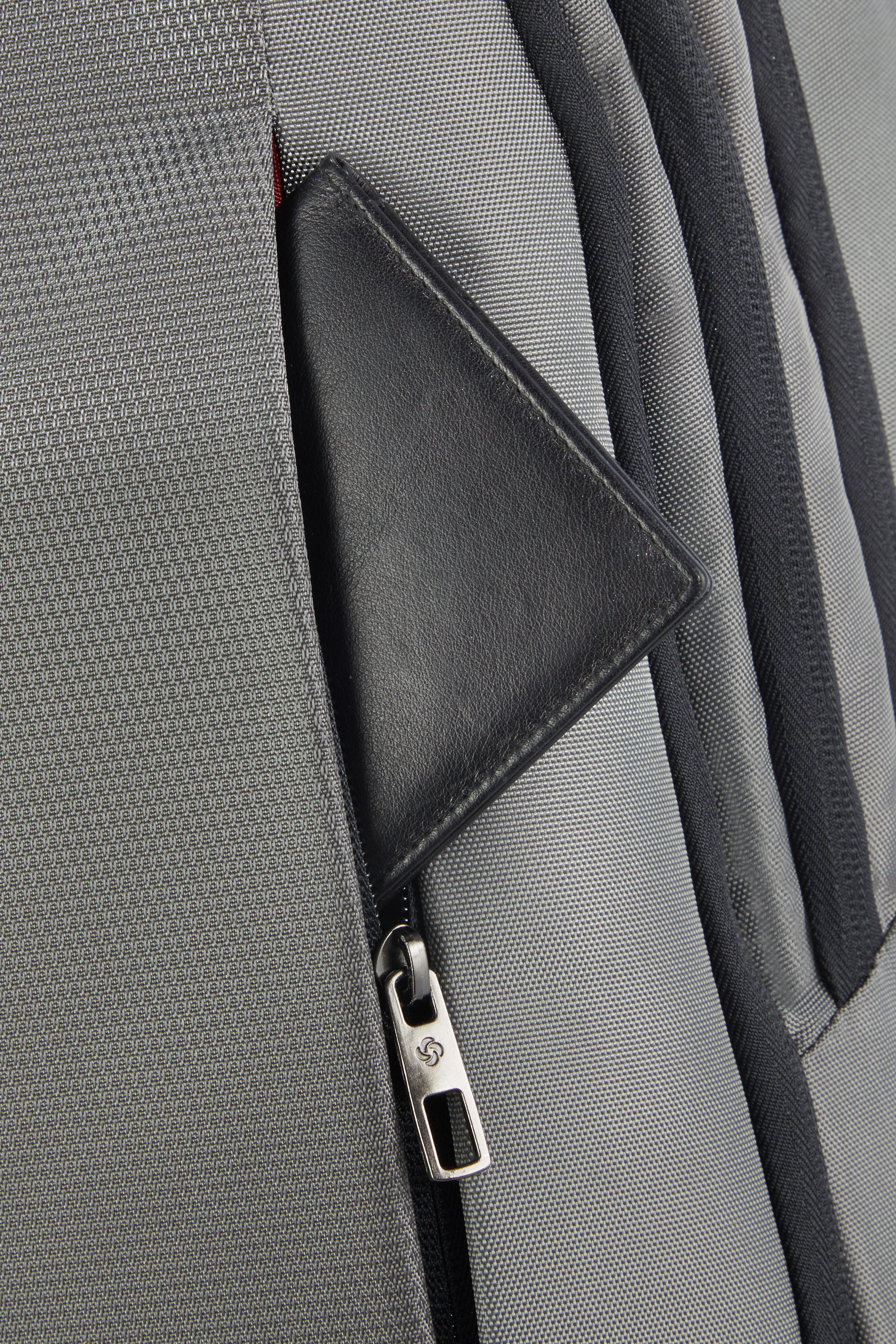 SAMSONITE CM5-08-007 17.3" Guard IT 2.0 Laptop Sırt Çantası Gri