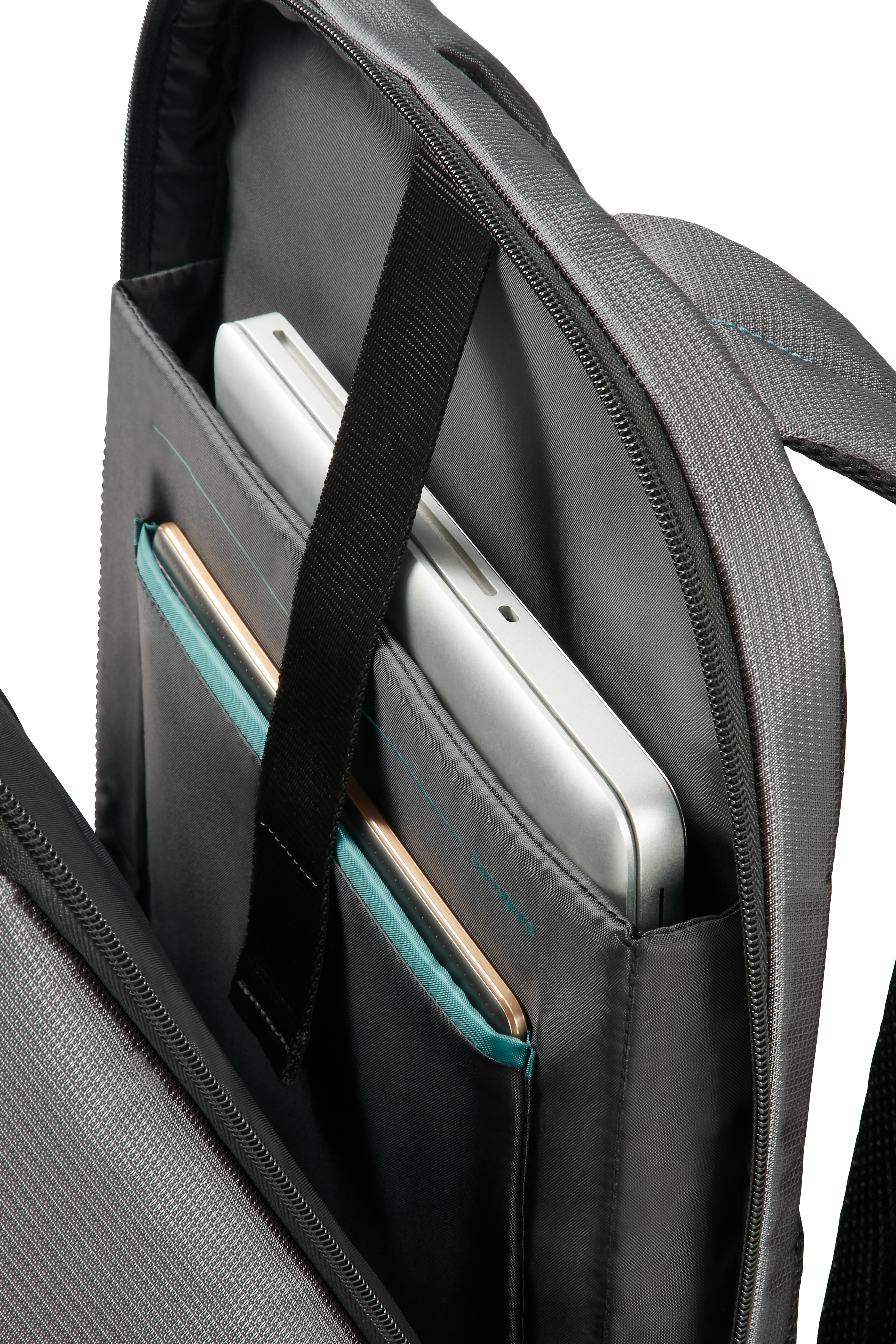 Gri bir Samsonite sırt çantasının içinde bir dizüstü bilgisayar, bir tablet ve bir kayış görünür.