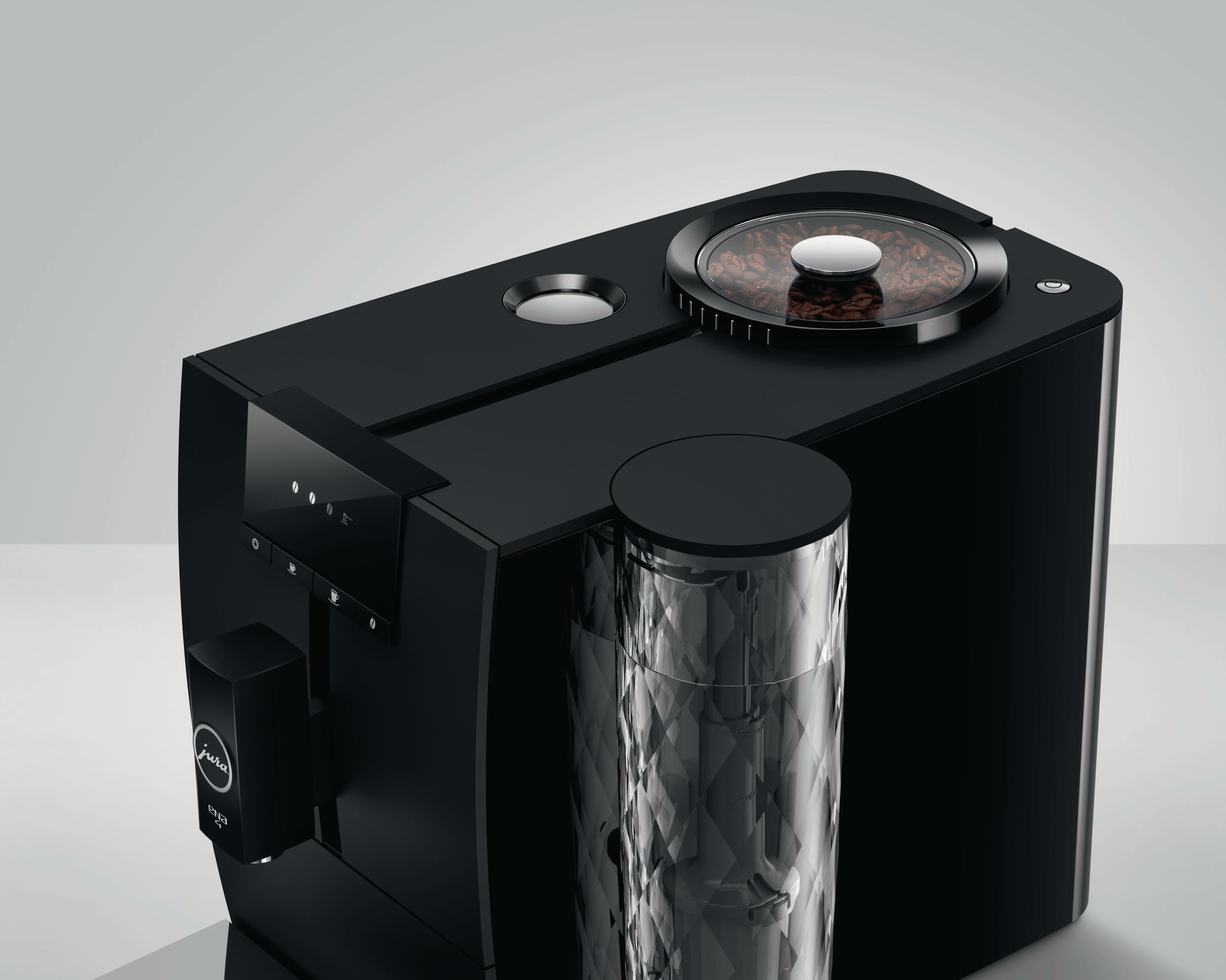 Schwarze Kaffeemaschine, Draufsicht mit Kaffeebohnen.