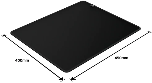 Ein schwarzes Mauspad mit den Maßen 400 mm x 450 mm. Das Pad befindet sich auf weißem Hintergrund.