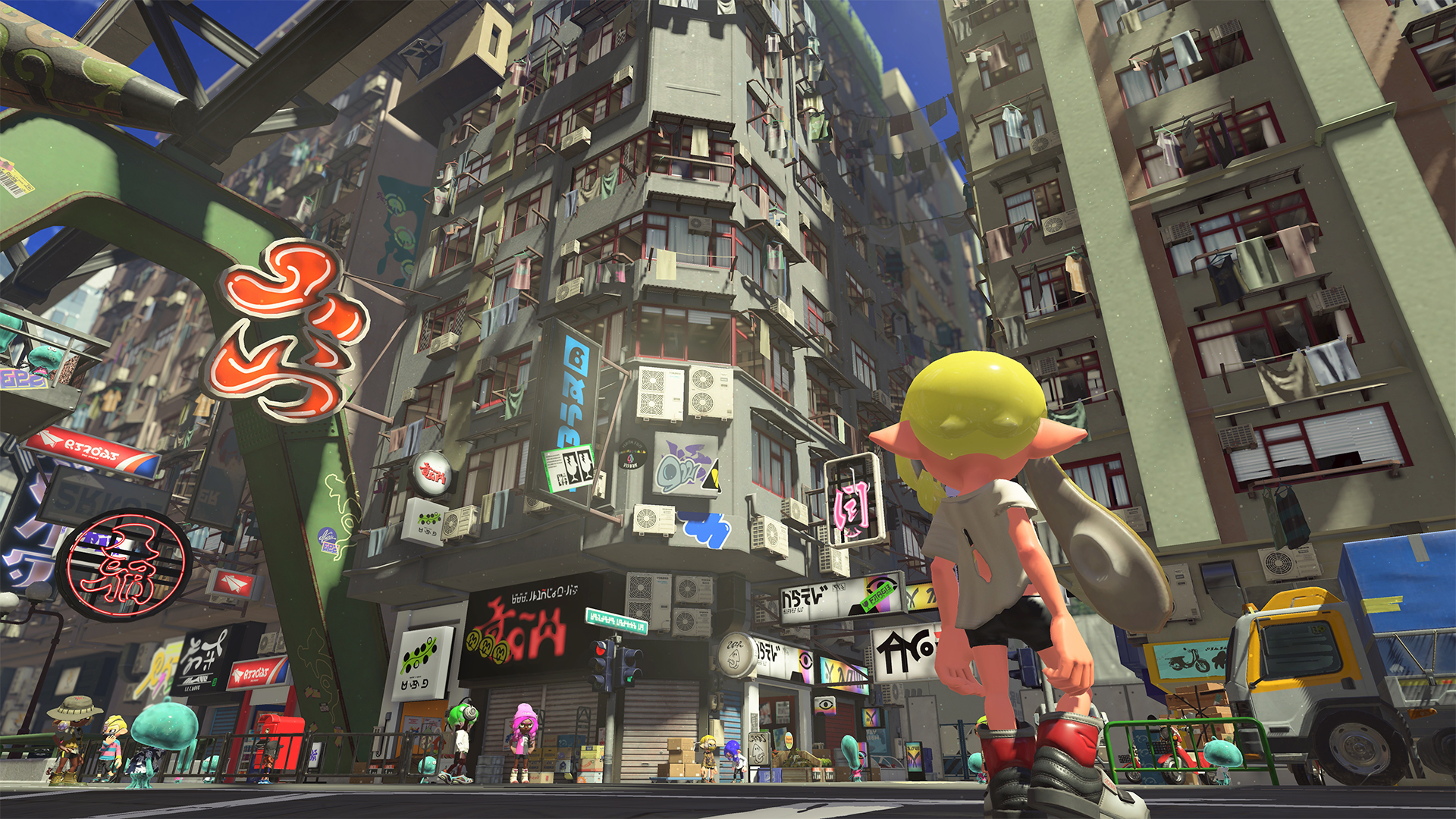 Eine Straßenszene aus dem Spiel Splatoon 3. Inkling-Charakter vor Gebäuden.
